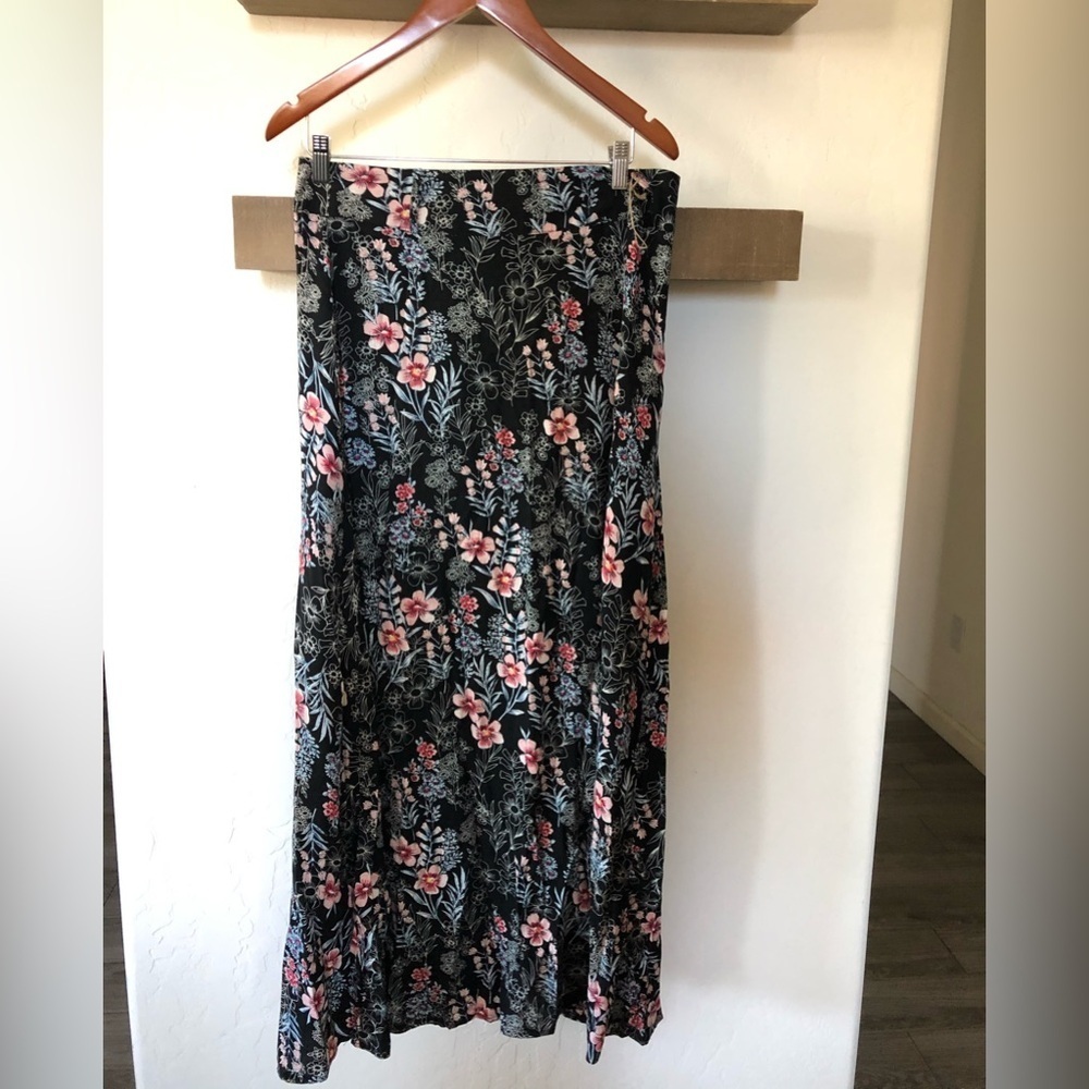 Caroline Morgan|Floral column maxi skirt, Dark Florals••90’s style, SUMMER ready